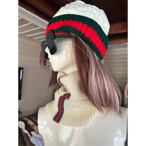 🔥🔥Bundle of items Winter Hat,neck-warmer/hand warmer,scarf and Free backpack - Picture 1 of 15